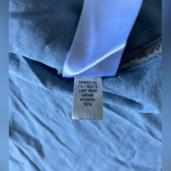 Old Navy Chambray V-Neck Tank Top - Picture 6 of 7